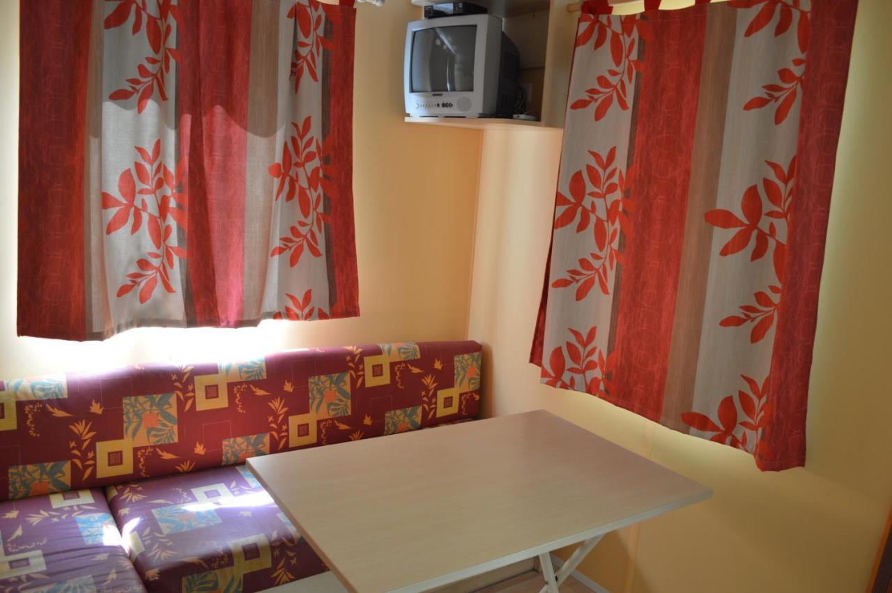 Le Clocher De Neyran Hotel Saint-Gervais-sur-Mare Eksteriør billede